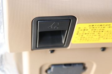 �й����� HOWO TX 250���� 4X2 9.6����ʽ�ػ���(����)(ZZ5187XXYN711GF1L)ͼƬ