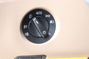 �й����� HOWO TX 250���� 4X2 9.6����ʽ�ػ���(����)(ZZ5187XXYN711GF1L)ͼƬ