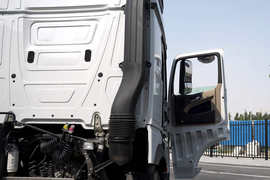 奔驰新Actros&nbsp;牵引车驾驶室                                               图片