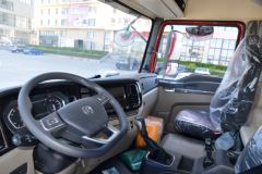 陕汽重卡 德龙L5000 绿通版 240马力 4X2 6.8米仓栅式载货车(国六)(SX5189CCYLA501F2)