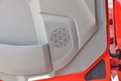 陕汽重卡 德龙L5000 绿通版 240马力 4X2 6.8米仓栅式载货车(国六)(SX5189CCYLA501F2)