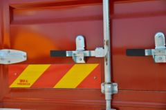 陕汽重卡 德龙L5000 绿通版 240马力 4X2 6.8米仓栅式载货车(国六)(SX5189CCYLA501F2)