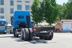 福田 欧曼EST 北方版 520马力 8X4 9.53米AMT自动挡栏板载货车(国六)(BJ1319Y6GRL-01)