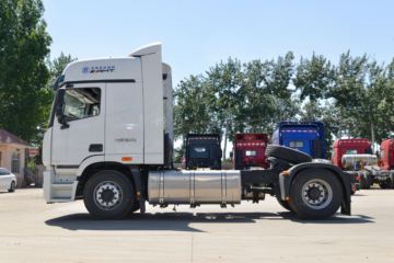 福田 欧曼GTL 质享版 460马力 4X2 LNG牵引车(双气罐)(BJ4189L6DDL-06)外观图片