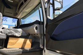 欧曼GTL&nbsp;牵引车驾驶室                                               图片