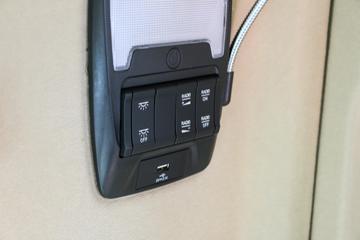 �����ؿ� ����M6000 245���� 4X2 6.85�ײ�դʽ�ػ���(����)(SX5189CCYVB481)ͼƬ