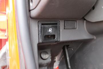 �����ؿ� ����M6000 245���� 4X2 6.85�ײ�դʽ�ػ���(����)(SX5189CCYVB481)ͼƬ