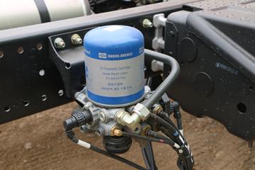 �����ؿ� ����M6000 245���� 4X2 6.85�ײ�դʽ�ػ���(����)(SX5189CCYVB481)ͼƬ