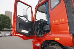 一汽解放 J6L中卡 尊享版 绿通款 260马力 4X2 6.75米仓栅式载货车(国六)(CA5170CCYP62K1L4A2E6)