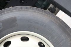 一汽解放 J6L中卡 尊享版 绿通款 260马力 4X2 6.75米仓栅式载货车(国六)(CA5170CCYP62K1L4A2E6)