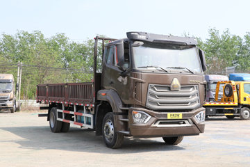 中国重汽 豪沃NX中卡 220马力 4X2 6.75米栏板载货车(国六)(ZZ1167K511JF1)
