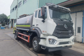 重汽豪沃底盘 除尘车外观图片