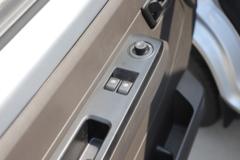 五菱 荣光新卡 基本型 1.8L 125马力 汽油 2.6米双排栏板微卡(国六)(后双胎)(LZW1030SLT6B)