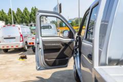 五菱 荣光新卡 基本型 1.8L 125马力 汽油 2.6米双排栏板微卡(国六)(后双胎)(LZW1030SLT6B)