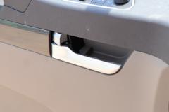 陕汽重卡 德龙L5000 轻量化版 270马力 4X2 6.8米仓栅式载货车(高顶)(国六)(SX5189CCYLA501F2)