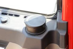 陕汽重卡 德龙L5000 轻量化版 270马力 4X2 6.8米仓栅式载货车(高顶)(国六)(SX5189CCYLA501F2)