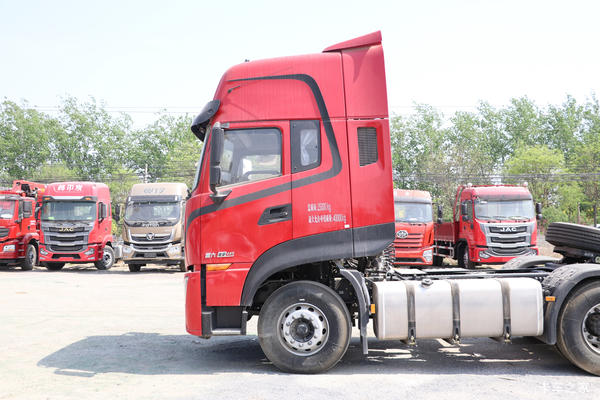 许昌风神优惠季天龙KL重卡 520马力 6X4牵引车(国六)