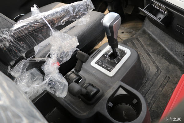 许昌风神优惠季520马力 6X4 AMT自动挡牵引车(国六)(带