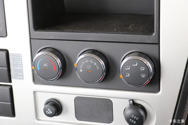 东风商用车 天龙KL重卡 520马力 6X4 AMT自动挡牵引车