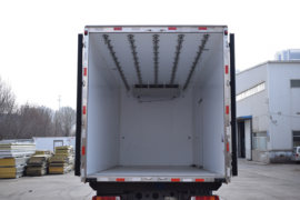 重汽豪沃底盘&nbsp;冷藏车上装图片