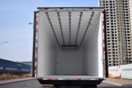 重汽豪沃底盘&nbsp;冷藏车上装图片