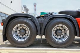 乘龙H7&nbsp;电动牵引车底盘图片