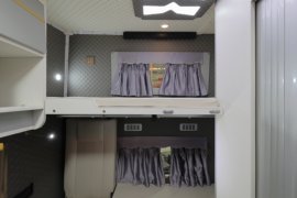 乘龙T7房车 牵引车驾驶室                                               图片