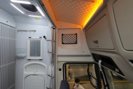 乘龙T7房车 牵引车驾驶室                                               图片