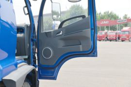 骏铃G&nbsp;自卸车驾驶室                                               图片