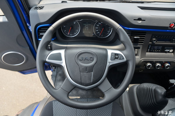 江淮 骏铃G6 160马力 4X2 3.8米排半自卸车