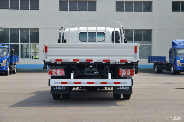 重庆鹏派江淮骏铃A8-2.3m绝版车 享高达0.3万优惠