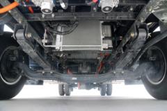 东风柳汽 乘龙L2 4.5T 4.165米单排纯电动厢式轻卡90kWh