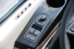 东风柳汽 乘龙H5V 4X2 6.8米混动载货车15.6kWh