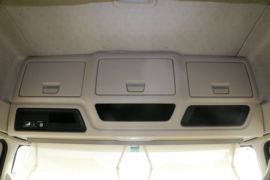 乘龙H5V&nbsp;电动牵引车驾驶室图片