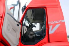 东风柳汽 乘龙H5V 270马力 4X2 6.8米栏板载货车(国六)