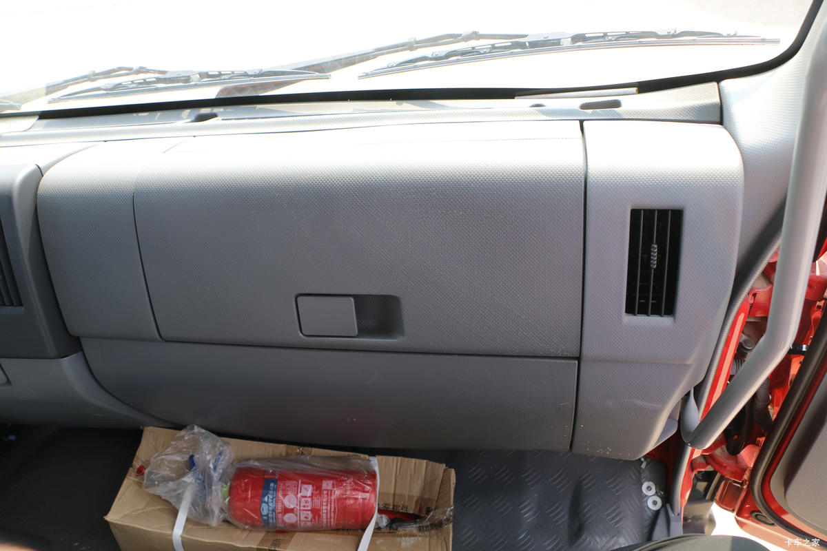 ���� ����˹V8 170���� 5.48���Ű������ػ���(����)(HFC1140P61K1D7S)��ʻ��                                               