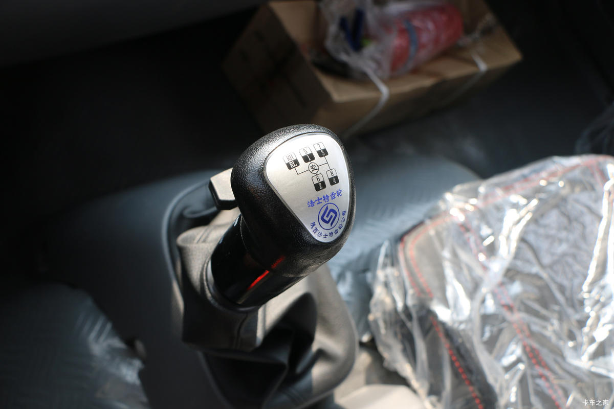 ���� ����˹V8 170���� 5.48���Ű������ػ���(����)(HFC1140P61K1D7S)��ʻ��                                               