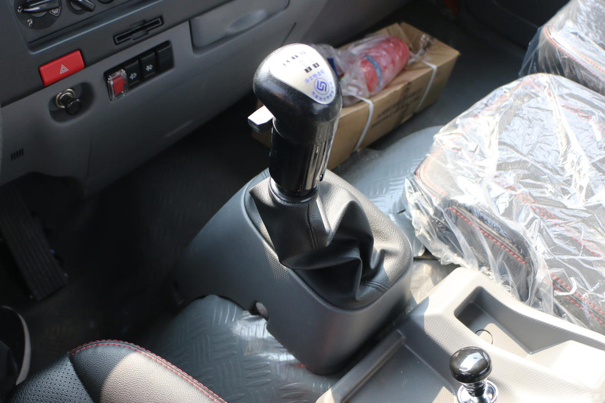 ���� ����˹V8 170���� 5.48���Ű������ػ���(����)(HFC1140P61K1D7S)��ʻ��                                               