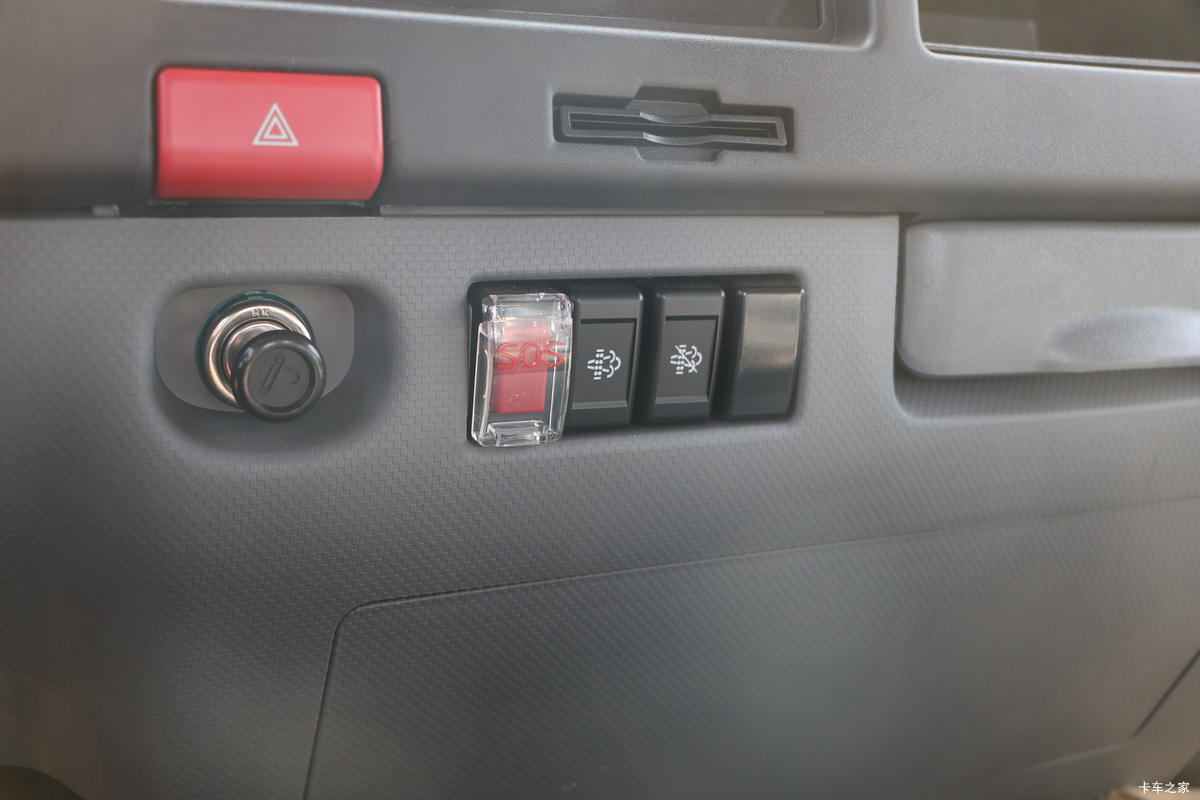 ���� ����˹V8 170���� 5.48���Ű������ػ���(����)(HFC1140P61K1D7S)��ʻ��                                               