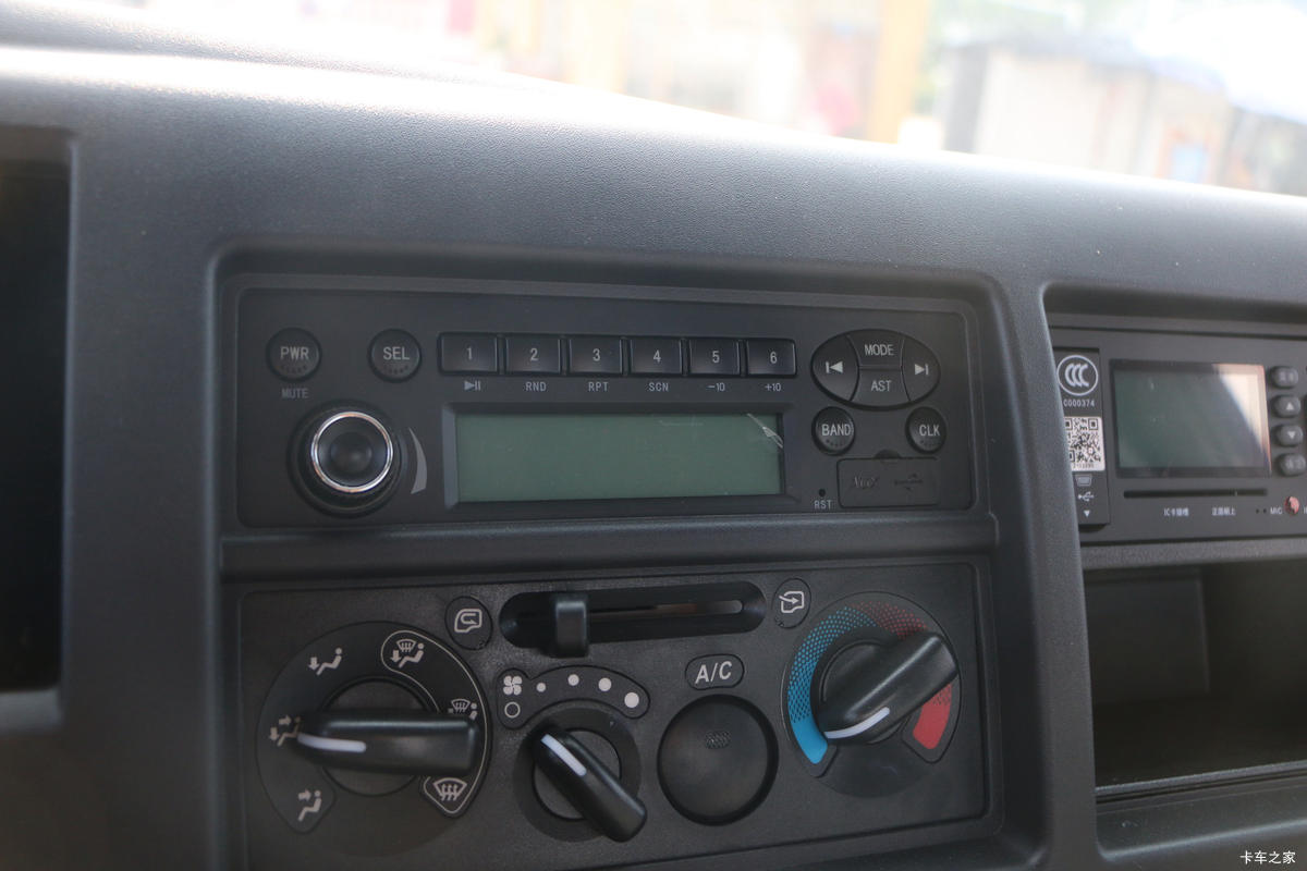 ���� ����˹V8 170���� 5.48���Ű������ػ���(����)(HFC1140P61K1D7S)��ʻ��                                               