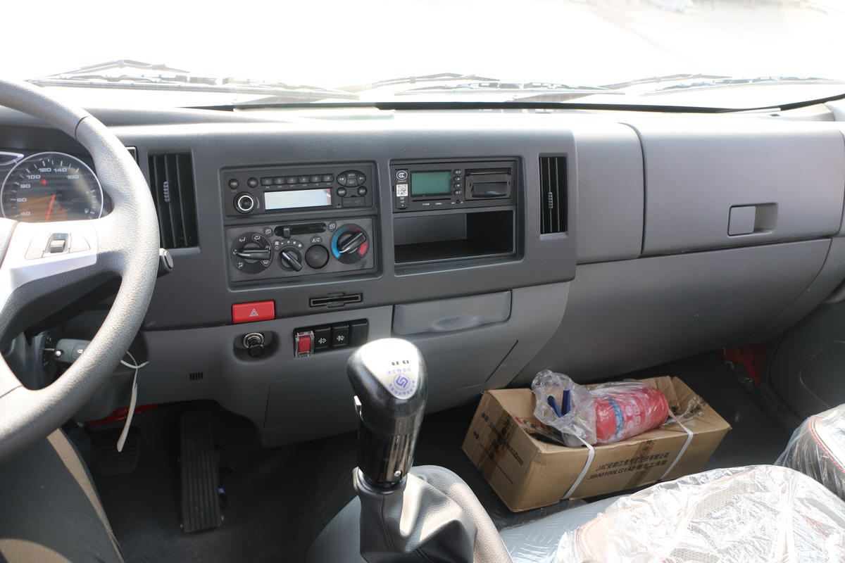 ���� ����˹V8 170���� 5.48���Ű������ػ���(����)(HFC1140P61K1D7S)��ʻ��                                               