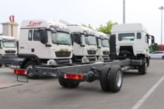 中国重汽 HOWO TX 250马力 4X2 8.2米AMT自动挡厢式载货车(国六)