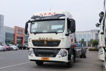 中国重汽 HOWO TX 270马力 4X2 9.6米翼开启厢式载货车(国六)(10挡)(ZZ5187XYKN711GF1)