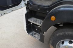 中国重汽 HOWO TX 250马力 4X2 8.2米AMT自动挡厢式载货车(国六)