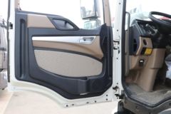 中国重汽 HOWO TX 250马力 4X2 8.2米AMT自动挡厢式载货车(国六)