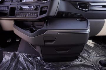 ˹������ Sϵ�� 650���� 6X2 AMT�Զ���ǣ����(�ͺ�S 650 6x2)ͼƬ