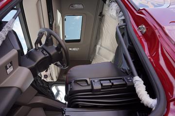 斯堪尼亚 S系列 650马力 6X2 AMT自动档牵引车(型号S 650 6x2)驾驶室图片