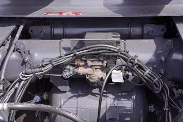 ˹������ Sϵ�� 650���� 6X2 AMT�Զ���ǣ����(�ͺ�S 650 6x2)ͼƬ