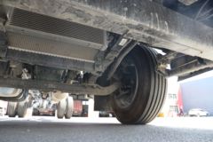 青岛解放 JK6中卡 260马力 4X2 6.8米厢式载货车(国六)(CA5180XXYP28K1L4E6)