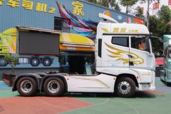 青岛解放 鹰途 头等舱 620马力 6X4 AMT自动档牵引车(国六)(CA4257P35K18T1E6A80)